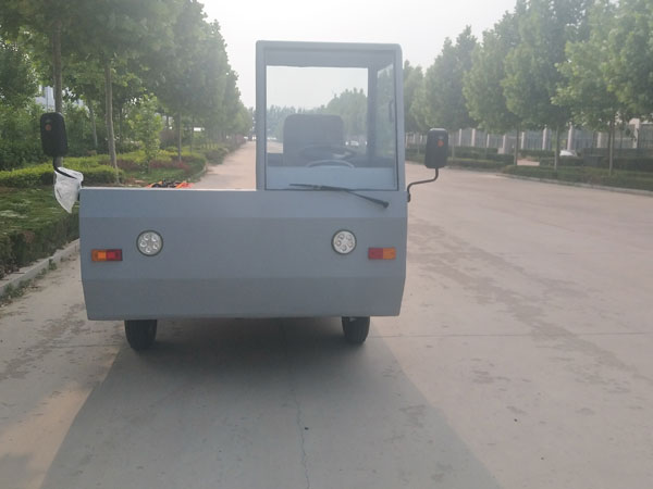 電動(dòng)牽引車(chē)
